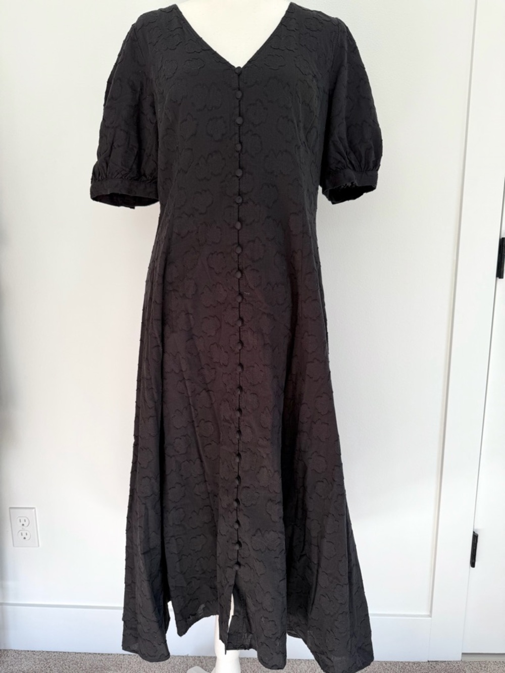 Madewell Floral Jacquard Puff-Sleeve Button-Front Lined Midi Dress in Black - Picture 3 of 7